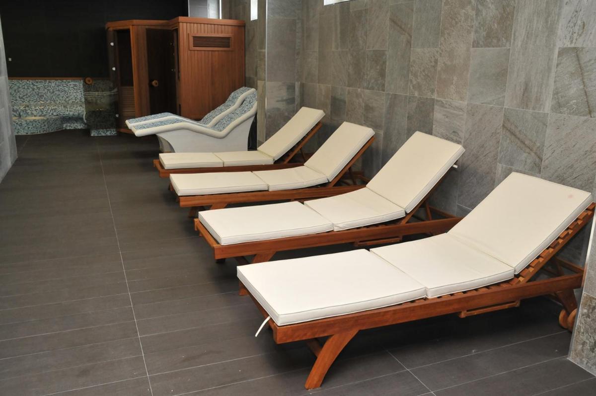 Hotel Srbija Lux Stara Pazova Exterior foto